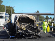 espana/galicia/20260806/reabre-6-accidente-han-muerto-calcinadas-dos-personas-chocaron-camion_447342