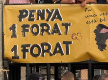 espana/comunidad-valenciana/20260807/indignacion-sagunto-cartel-pena-taurina-muestra-toro-sometiendo-mujer-desnuda_447585