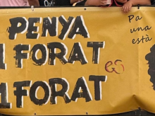espana/comunidad-valenciana/20260807/indignacion-sagunto-cartel-pena-taurina-muestra-toro-sometiendo-mujer-desnuda_447585