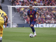 deportes/futbol/la-liga/20260808/araujo-deja-barcelona-irse-cedido-liverpool-durante-ano_447894