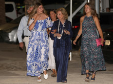 gente/20260809/familia-real-sale-cenar-infanta-luce-vestido-han-puesto-reina-princesa-leonor_447990