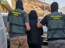 espana/20260809/detenidas-ocho-personas-robos-violencia-e-intimidacion-establecimientos-comerciales-tenerife_448066
