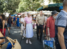 gente/20260810/margarita-dinamarca-compras-mercadillo-cahors_448301