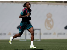 deportes/futbol/20260811/entrenador-hizo-debutar-diomande-primera-tiene-claro-levantara-bernabeu-desde-primer-dia_448463
