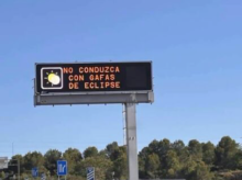 motor/20260811/no-conduzca-gafas-eclipse-otros-mensajes-absurdos-dgt-conductores-horas-antes-eclipse_448495