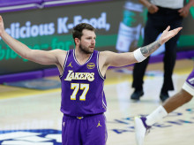 deportes/baloncesto/20260812/kushner-e-iger-compran-lakers-mayor-venta-historia-nba_448973