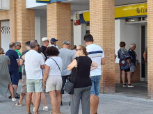 espana/andalucia/20260813/correos-sorprende-vecinos-turistas-antilla-abrir-oficina-durante-solo-hora-media-dia_449097