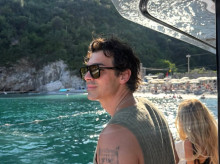 gente/20260813/jonas-brothers-vacaciones-alicante-como-episodio-black-mirror_449230