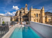 estilo-vida/viajar/20260815/alhondiga-mercaderes-hotel-lujo-junto-catedral-granada_449502