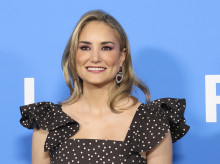 cine-tv-series/20260817/alba-carrillo-ficha-septima-cadena-sanchez-salida-tve_450021
