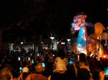 espana/comunidad-valenciana/20260819/dragon-seis-metros-escupe-fuego-recorrera-calles-puerto-sagunto_450127