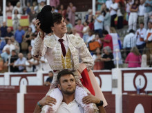 cultura/20260817/excelente-final-feria-begona-puerta-grande-sergio-rollon_450187
