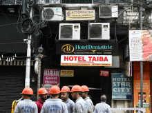 internacional/20260819/menos-nueve-muertos-entre-ellos-nino-incendio-hotel-india_450540
