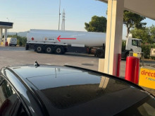motor/20260820/gasolinera-low-cost-no-da-credito-ve-camion-repsol-descargando-combustible_450606