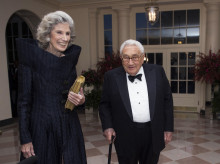 internacional/20260821/muere-92-anos-nancy-kissinger-viuda-historico-exsecretario-estado-eeuu-henry-kissinger_451154