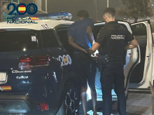 espana/baleares/20260823/detenido-robar-turistas-amenazandoles-navajas-piedras-cristales_451584