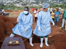 sociedad/20260824/bruselas-muestra-preocupacion-brote-ebola-congo-envio-21-millones-euros-pcr_451833