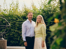 gente/20260825/mettemarit-noruega-principe-haakon-celebran-bodas-plata-palacio-skaugum_452035