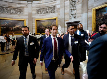 tecnologia/20260826/florida-rechaza-acuerdo-meta-mantiene-demanda-zuckerberg-adiccion-menores_452578