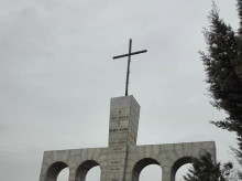 espana/madrid/20260828/historia-cruz-madrid-dedicada-dos-rumanos-caidos-guerra-civil-quieren-demoler-franquista_452687