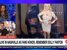 cultura/20260828/cnn-disculpa-familia-dolly-parton-emitir-error-foto-imitadora_453083