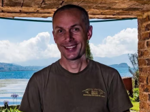 internacional/20260830/muere-ahogado-consul-alemania-costa-rica-mientras-nadaba-laguna_453455