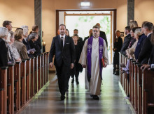 gente/20260830/misa-funeral-harald-v-noruega-marcada-dolor-nacional-ausencia-mettemarit_453486