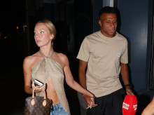 gente/20260830/ester-exposito-mbappe-no-esconden-paseo-mano-romantica-cita-madrid_453488