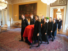 gente/20260831/traslado-feretro-harald-v-noruega-marius-abandona-arresto-domiciliario-unirse-acto_453886