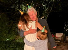 gente/20260901/fiesta-77-cumpleanos-richard-gere-mujer-hijos_454169