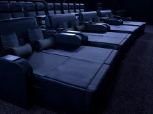 espana/cataluna/barcelona/20260904/como-casa-cine-barcelona-donde-puedes-ver-pelicula-tumbado-cama-matrimonio_454529