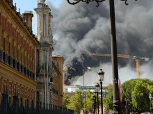 espana/andalucia/sevilla/20260902/menos-tres-heridos-incendio-hotel-altadis-barrio-sevillano-remedios_454537