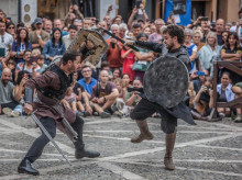 espana/cataluna/gerona/20260905/justas-trovadores-luchas-espada-pueblo-gerona-mercado-medieval-referencia-cataluna_454554