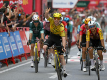 deportes/20260902/brennan-convierte-indiscutible-rey-sprint-vuelta-enric-mantiene-liderato_454742