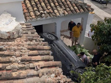espana/andalucia/malaga/20260907/confunde-freno-acelerador-estrella-coche-dentro-hotel-mijas_455930