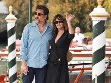gente/20260908/penelope-cruz-desembarca-lujoso-hotel-excelsior-venecia-bolso-7600-euros-acompanada-bardem_456346