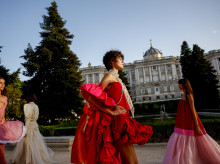 estilo-vida/moda/20260908/moda-espanola-toma-madrid-espectacular-desfile-jardines-sabatini_456404