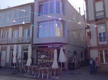 espana/galicia/20260909/emprende-mordiscos-clientes-policias-impedirle-coger-bebe-bar-villagarcia-pontevedra_456772