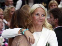 gente/20260909/asi-espanola-amiga-mettemarit-asistido-funeral-rey-harald-v-noruega_456848
