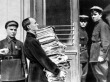 historia/20260913/cuando-poder-ficha-periodistas-expedientes-guerra-fria-dosier-interior_456886
