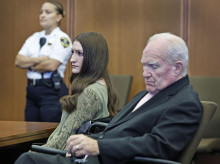 internacional/20260909/abogado-lindsay-clancy-pide-ahora-indulto-trump-anularse-juicio-asesinar-tres-hijos_456968