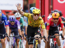 deportes/20260909/brennan-saca-manita-sevilla-sigue-rojo-antes-crono-puede-decidirlo-todo_457159