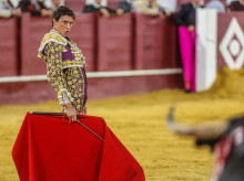 gente/20260910/roca-rey-sufre-espectacular-cogida-san-martin-valdeiglesias-tana-rivera-pone-grito-cielo_457265