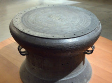 cultura/20260910/francia-devuelve-vietnam-tambor-bronce-cultura-dong-son-2000-anos-antiguedad_457496