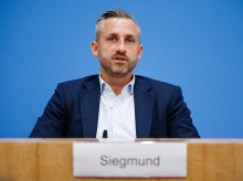 internacional/20260910/ulrich-siegmund-no-descarta-repetir-elecciones-sajoniaanhalt-no-le-dejan-gobernar_457554