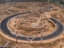deportes/formula-1/20260912/75000-toneladas-asfalto-arena-como-tapar-bernabeu-33-kilometros-vallas-proeza-circuito-construido-ano_457898