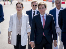 espana/madrid/20260912/ayuso-almeida-visitan-madring-vuelta-circuito-asistencia-espectador-sufrir-desmayo_458109