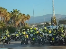 motor/20260913/hacen-decenas-motoristas-guardia-civil-arremolinados-gasolinera_458137