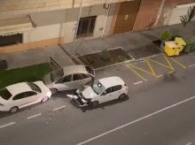 motor/20260913/increible-maniobra-aparcamiento-gallego-destroza-dos-coches-e-intenta-salir-huyendo-dale-gas_458143