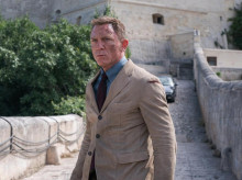 cine-tv-series/20260913/exclusiva-cena-400-dolares-sur-italia-donde-james-bond-casi-mata_458151